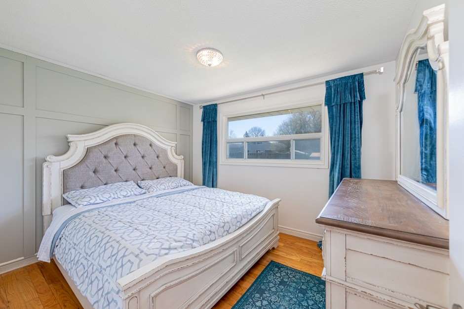 27 George St