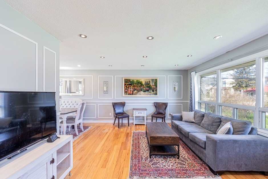 27 George St