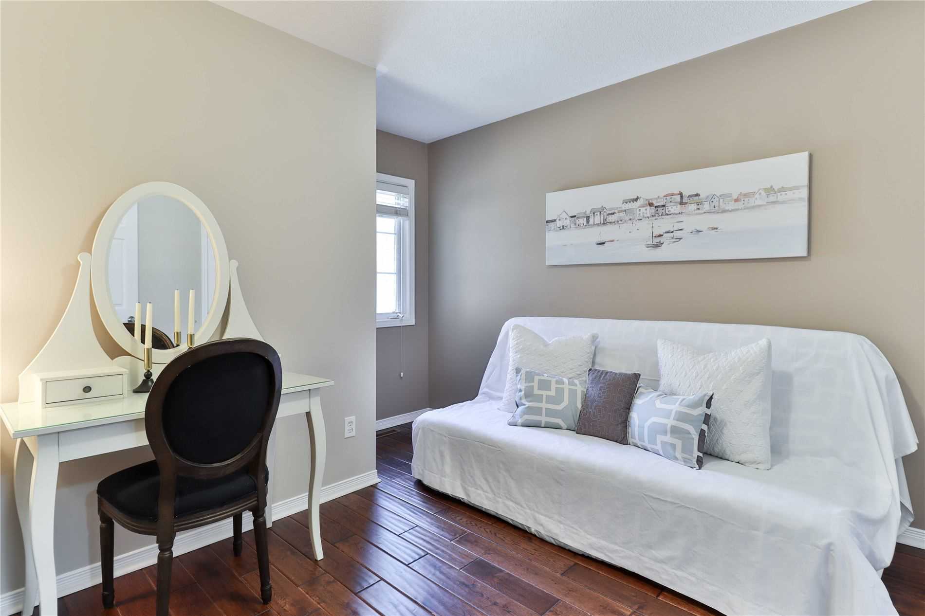 100 Coburg Cres