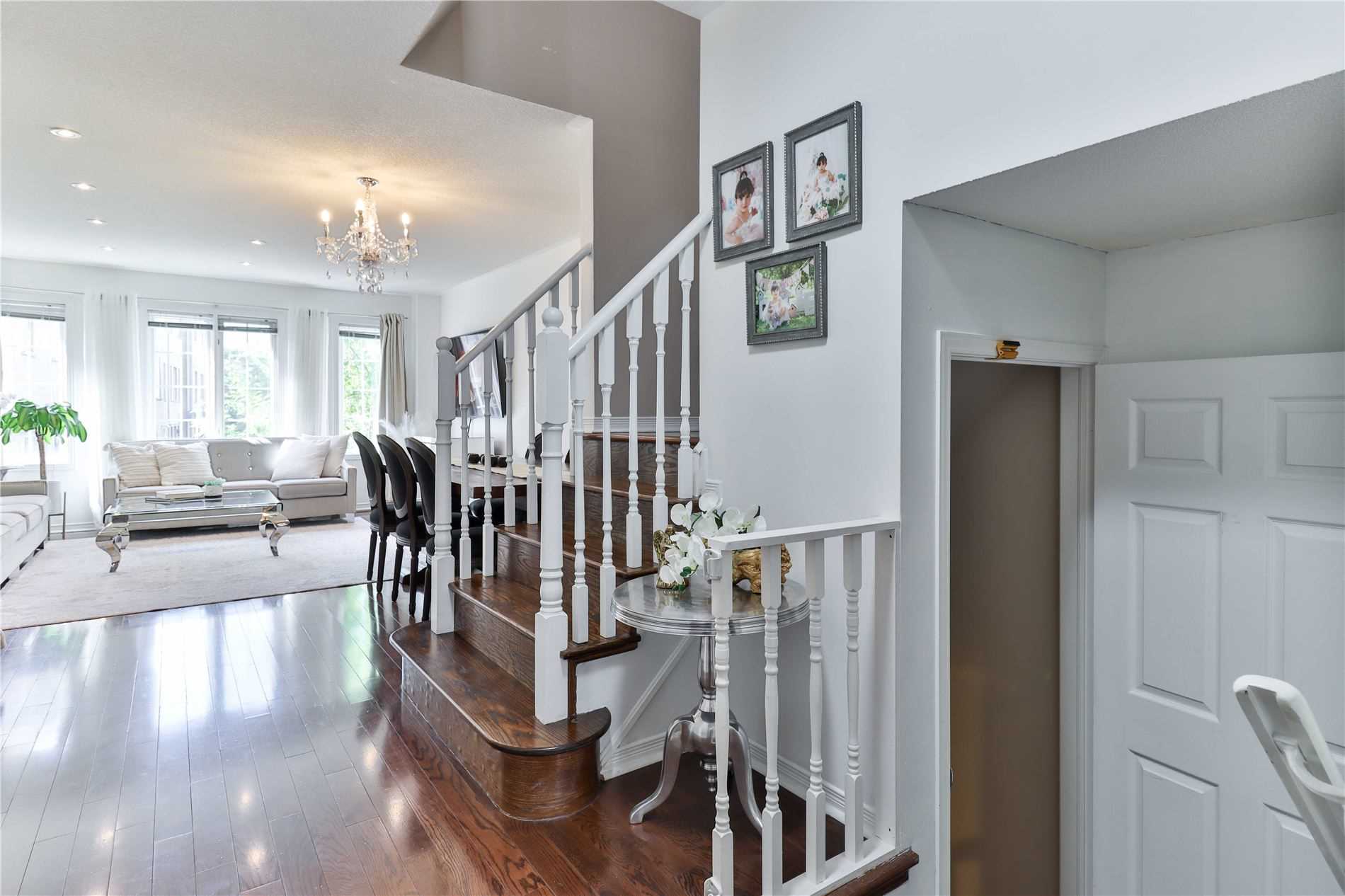 100 Coburg Cres