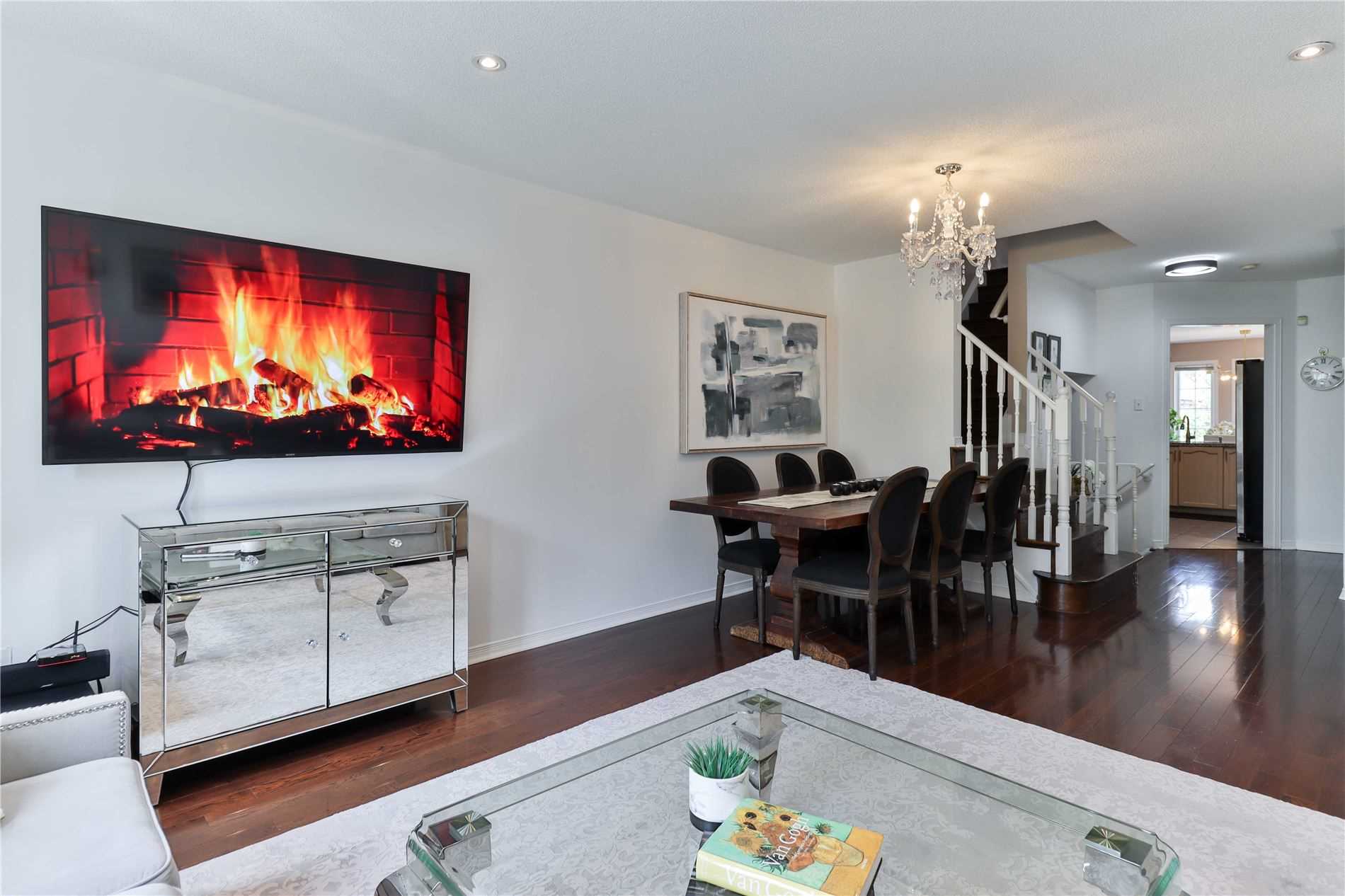 100 Coburg Cres