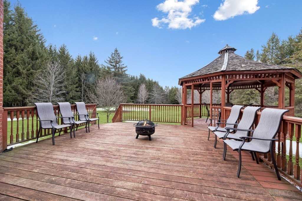 452 Feasby Rd