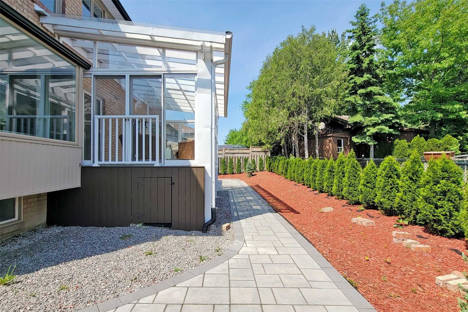 568 Elgin Mills Rd W