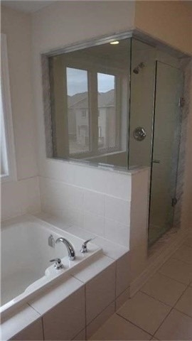 11 Robert Wilson Cres