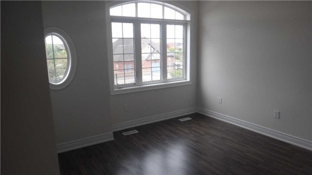 11 Robert Wilson Cres