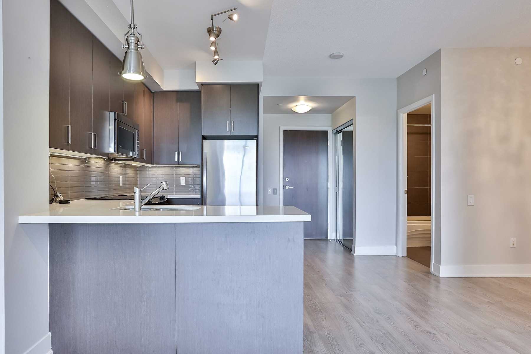 7608 Yonge St, #607