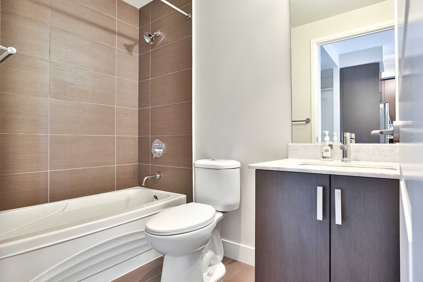 7608 Yonge St, #607