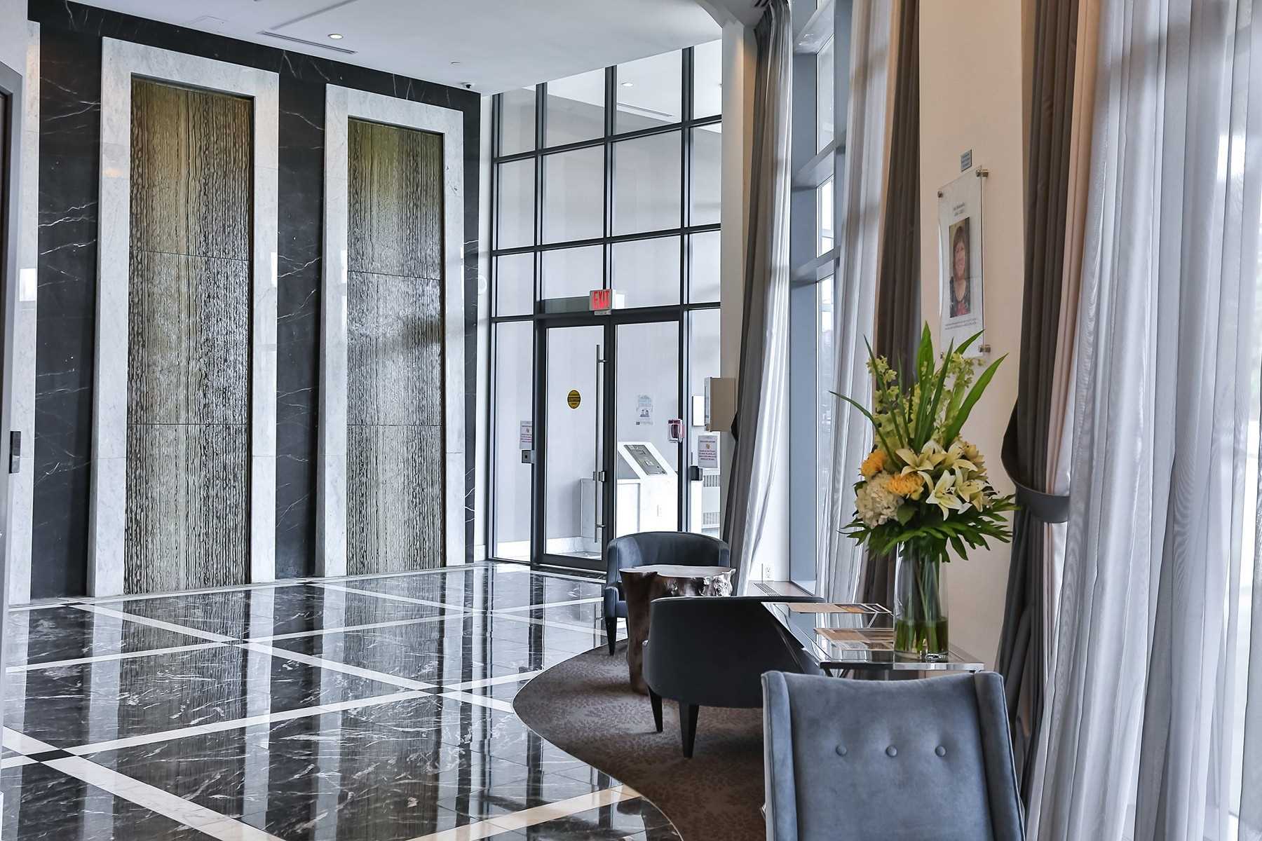 7608 Yonge St, #607