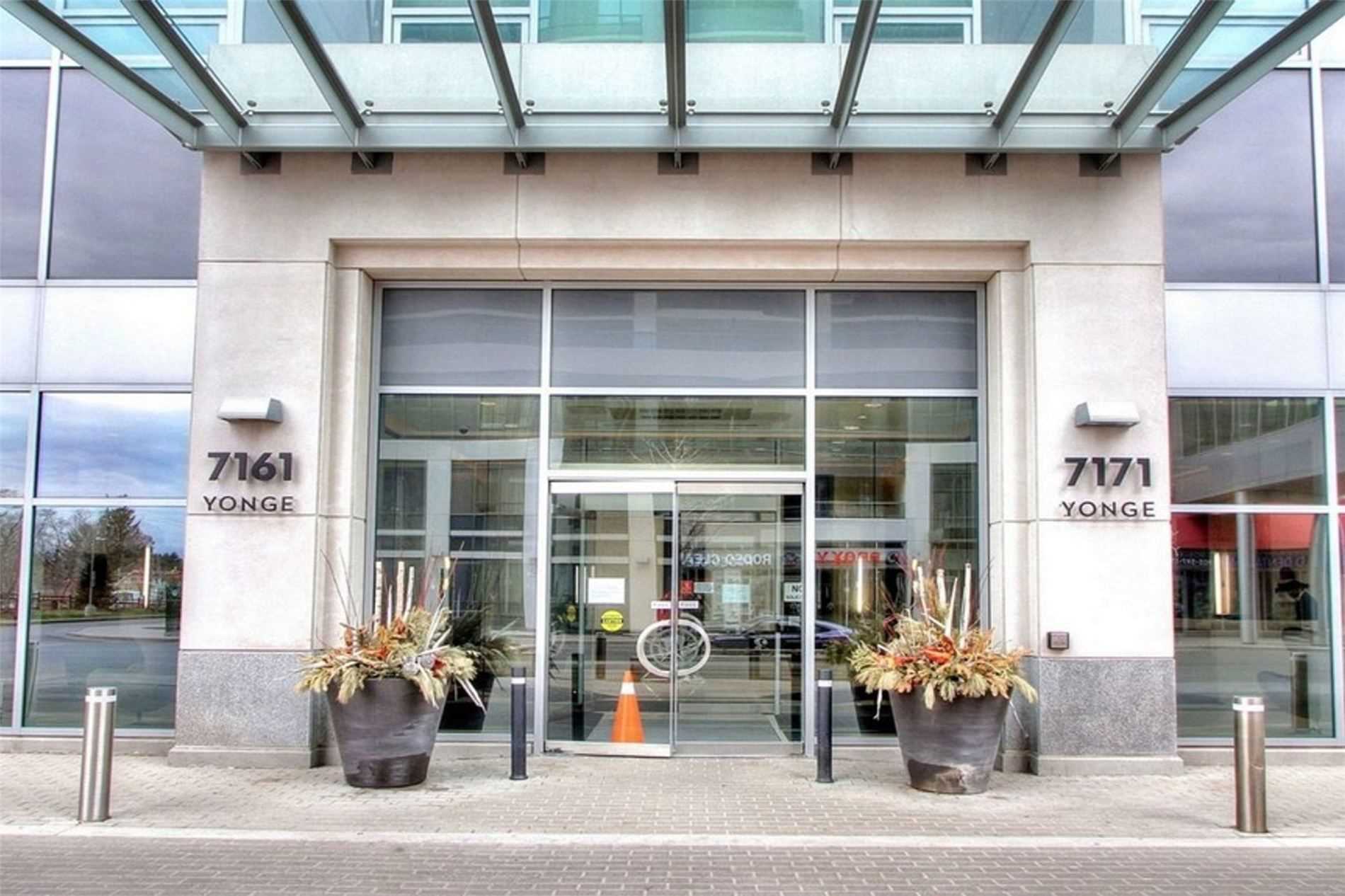 7161 Yonge St S, #1527