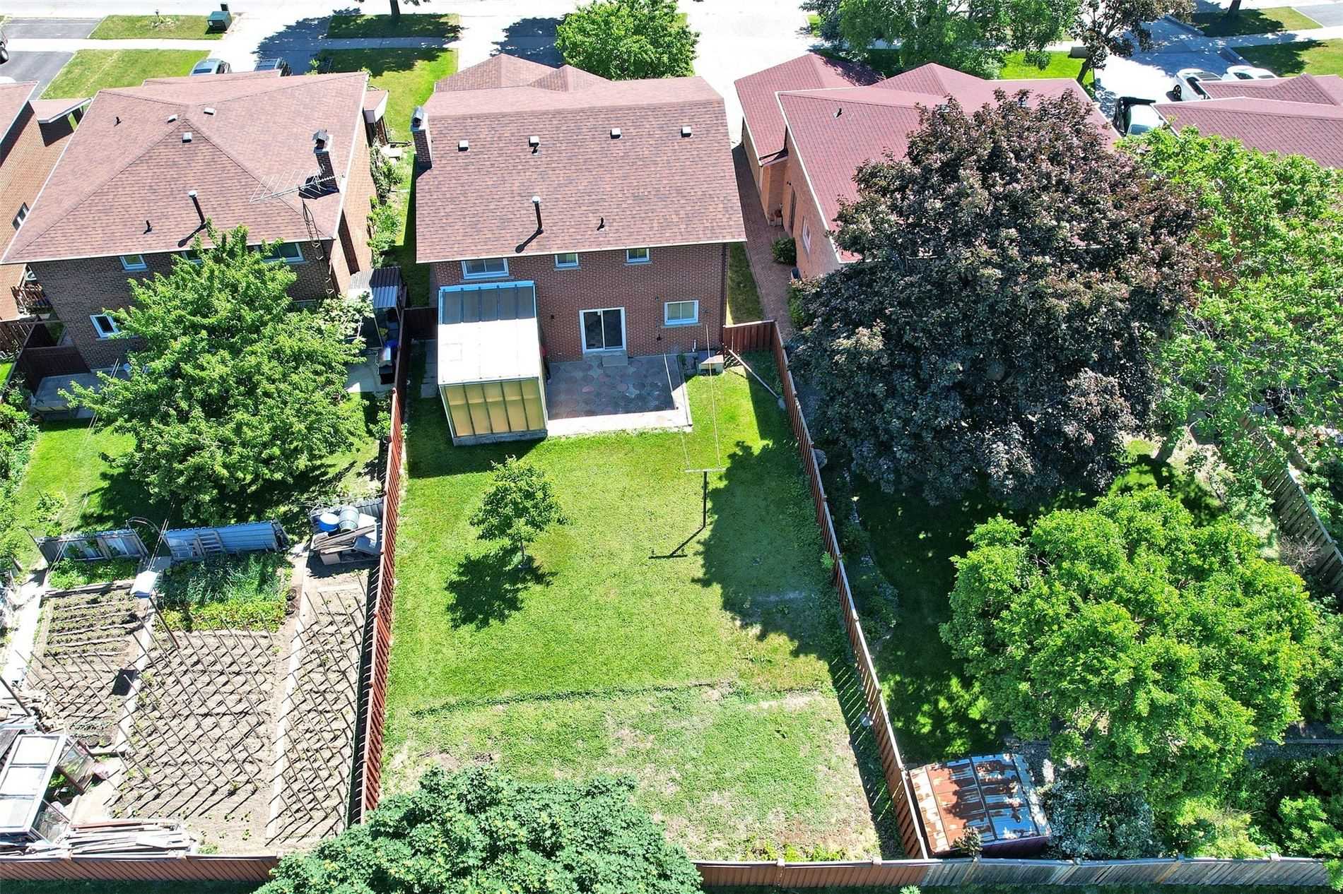 116 Risebrough Circ