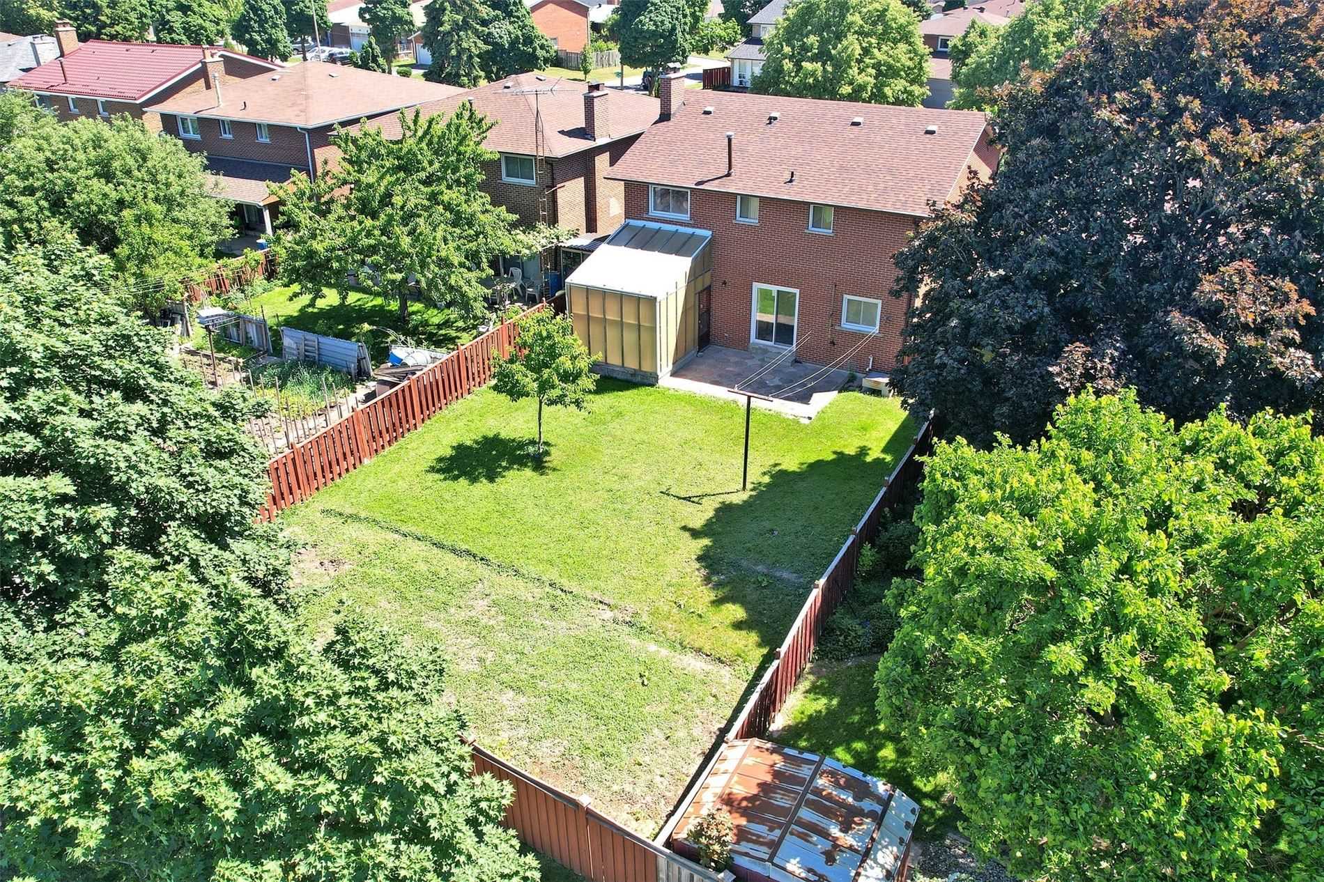 116 Risebrough Circ