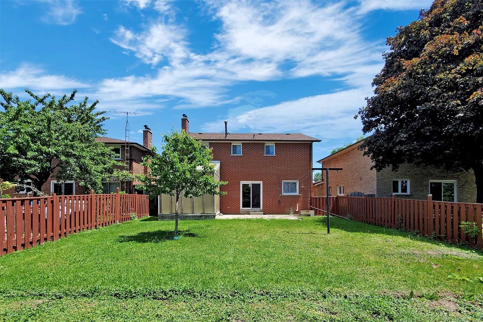 116 Risebrough Circ