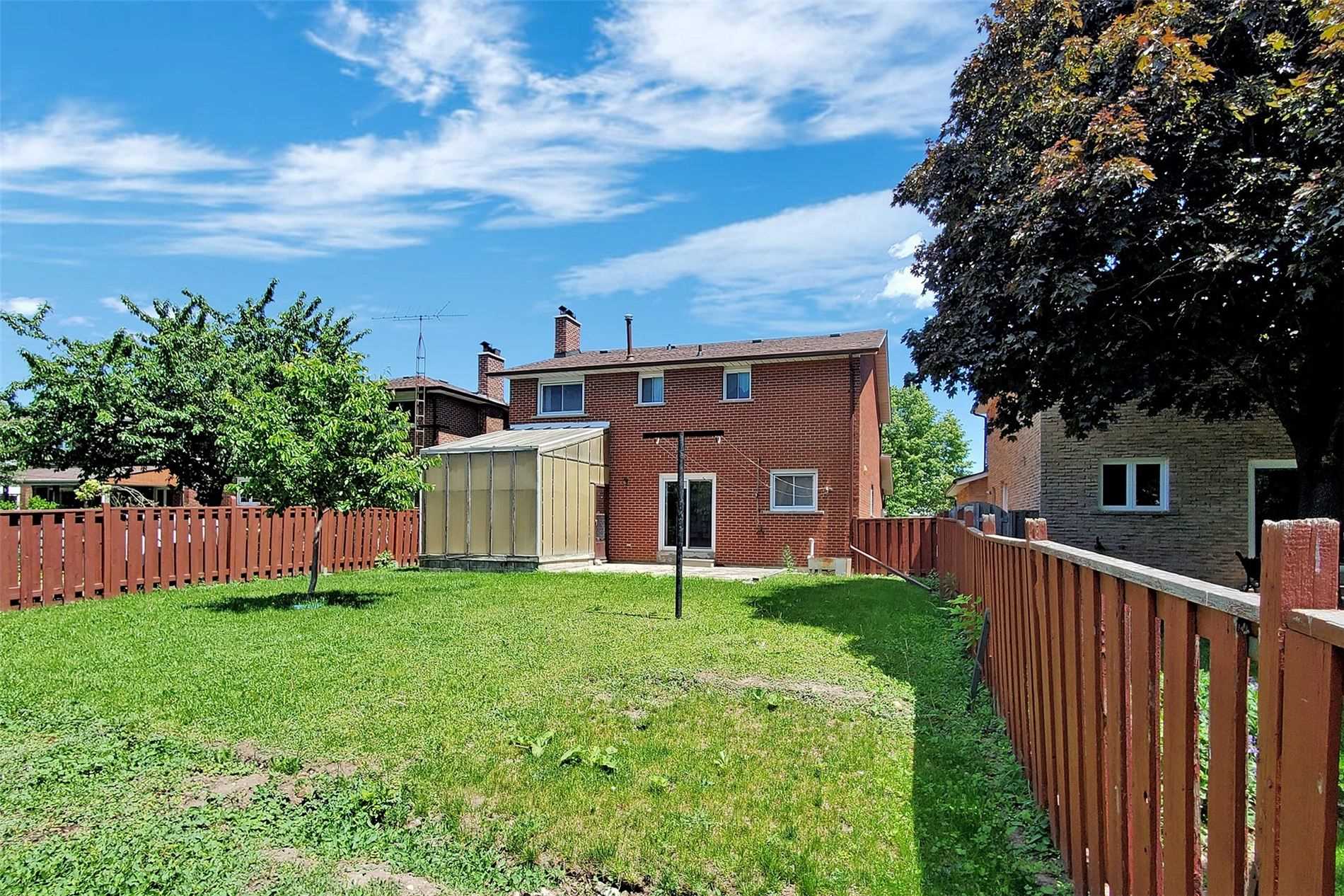 116 Risebrough Circ