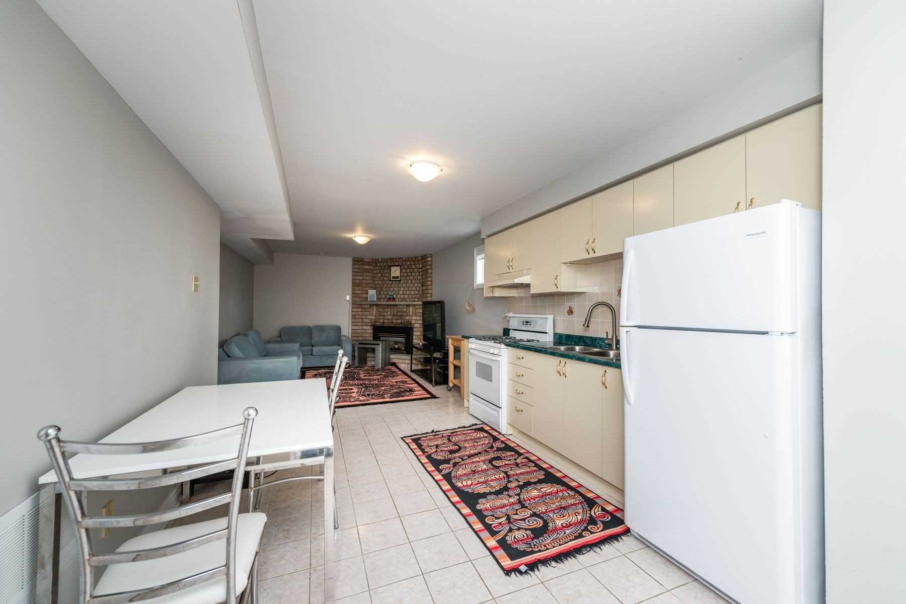 2 Twinberry Cres