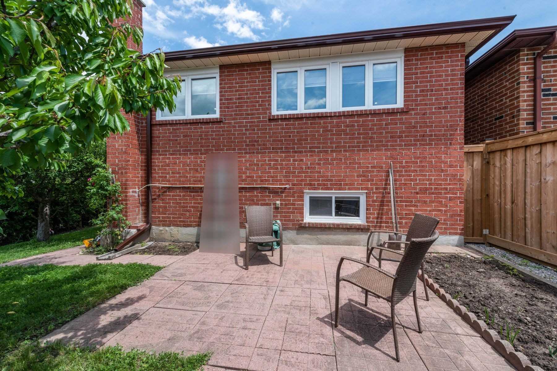2 Twinberry Cres
