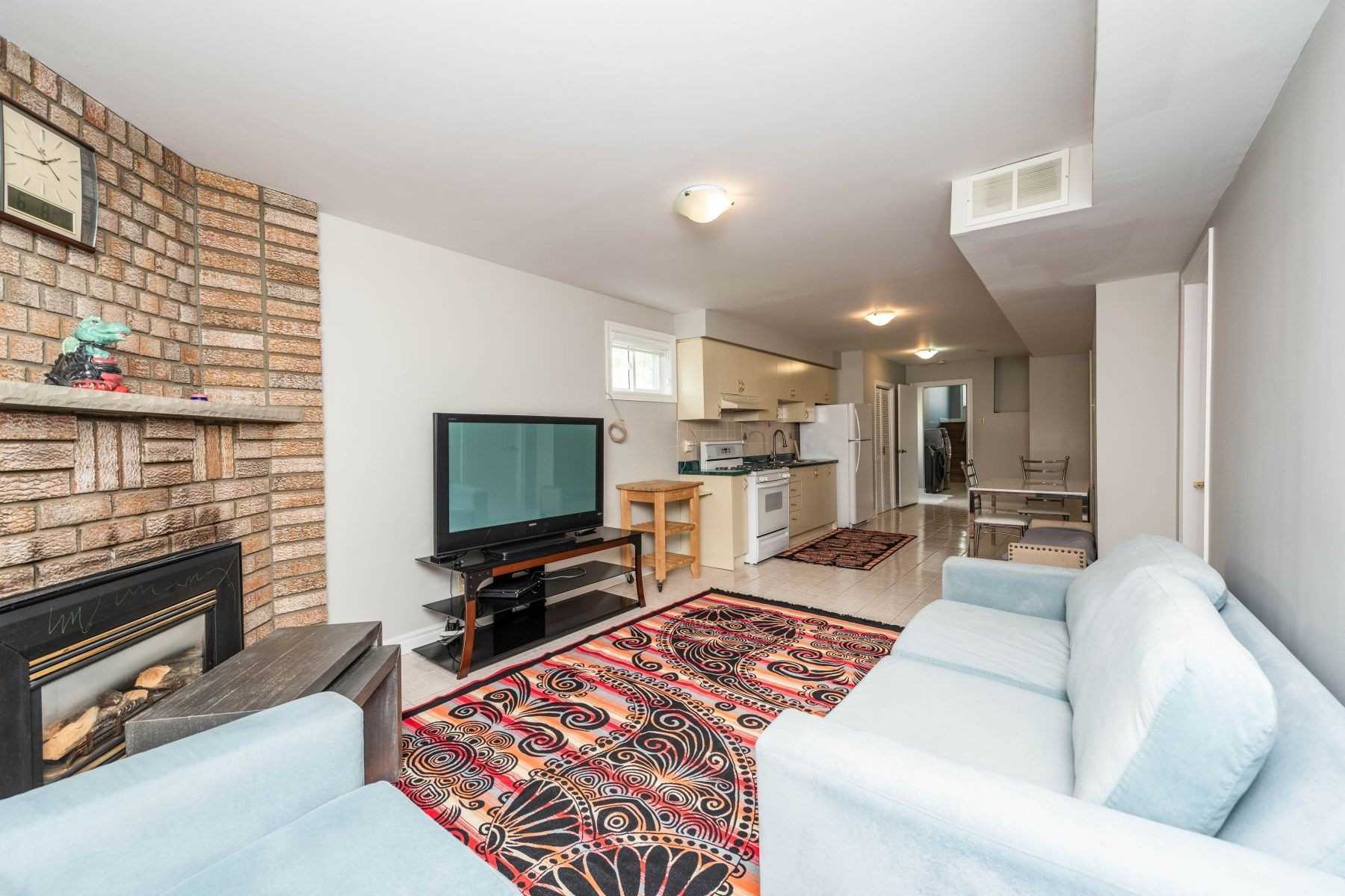 2 Twinberry Cres