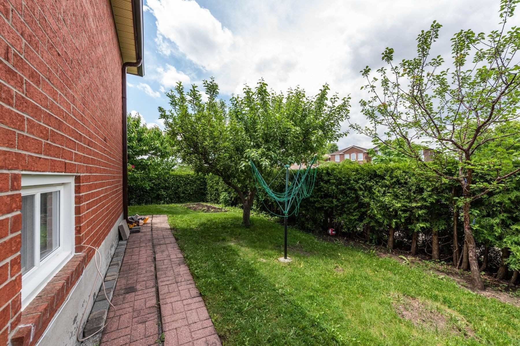 2 Twinberry Cres