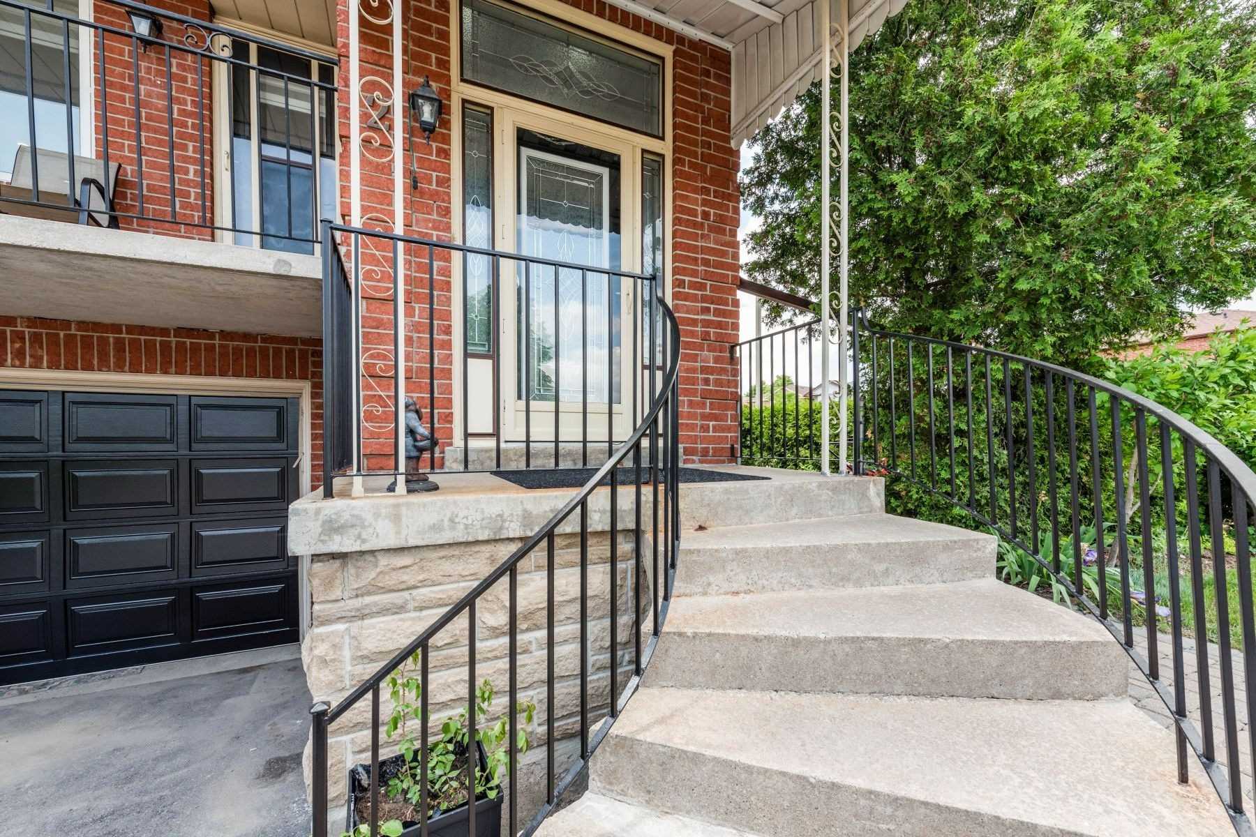 2 Twinberry Cres