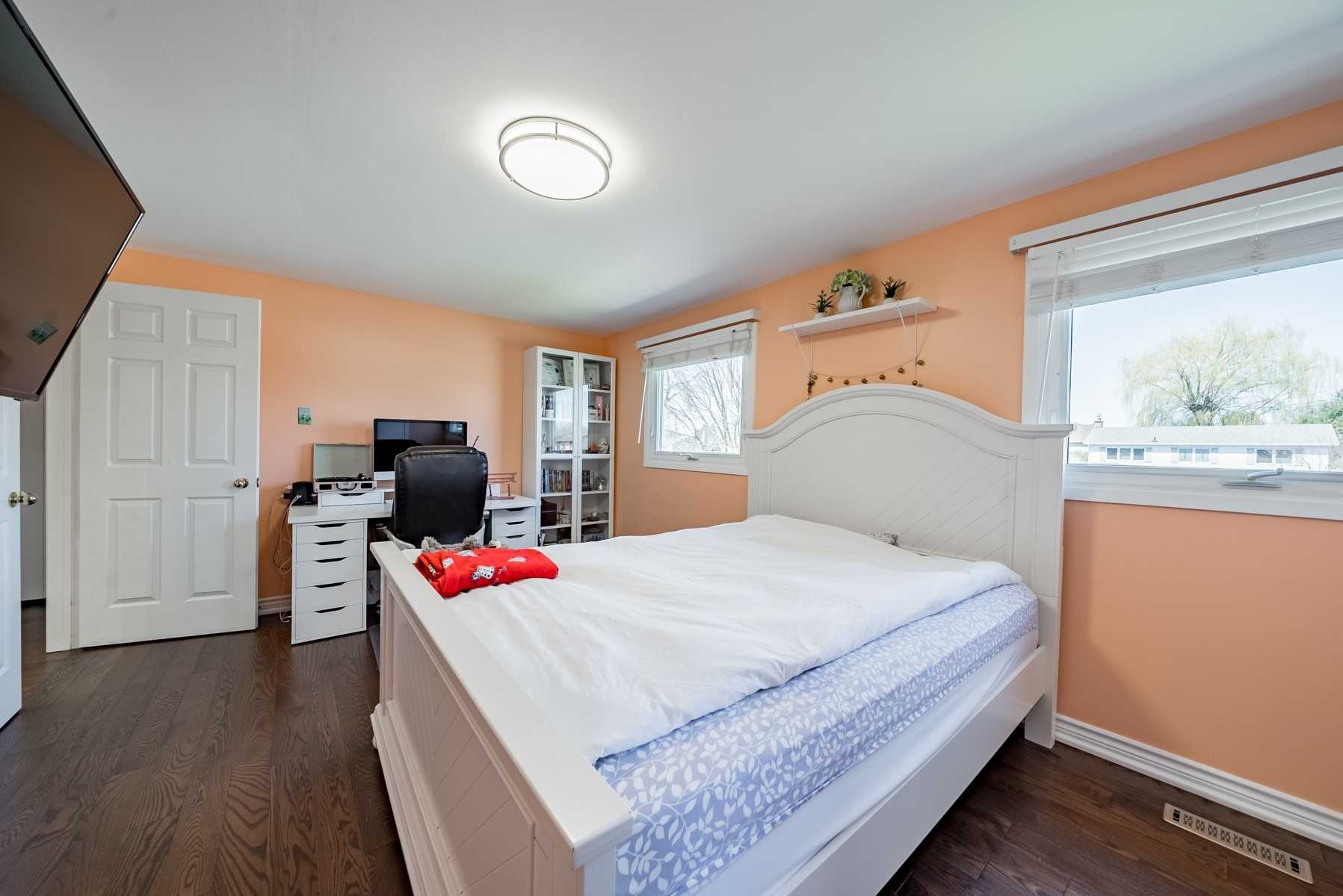21 Mayvern Cres