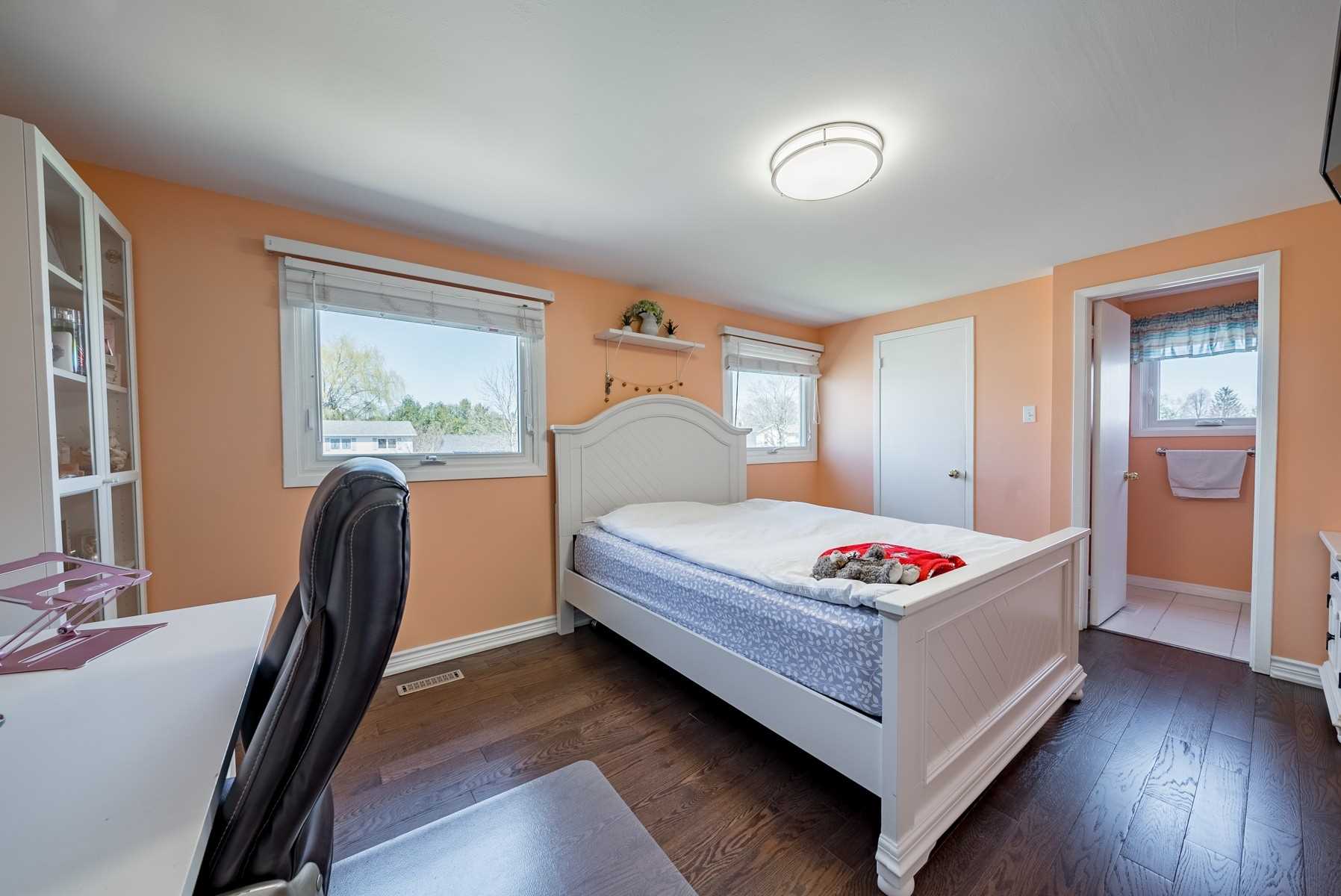 21 Mayvern Cres