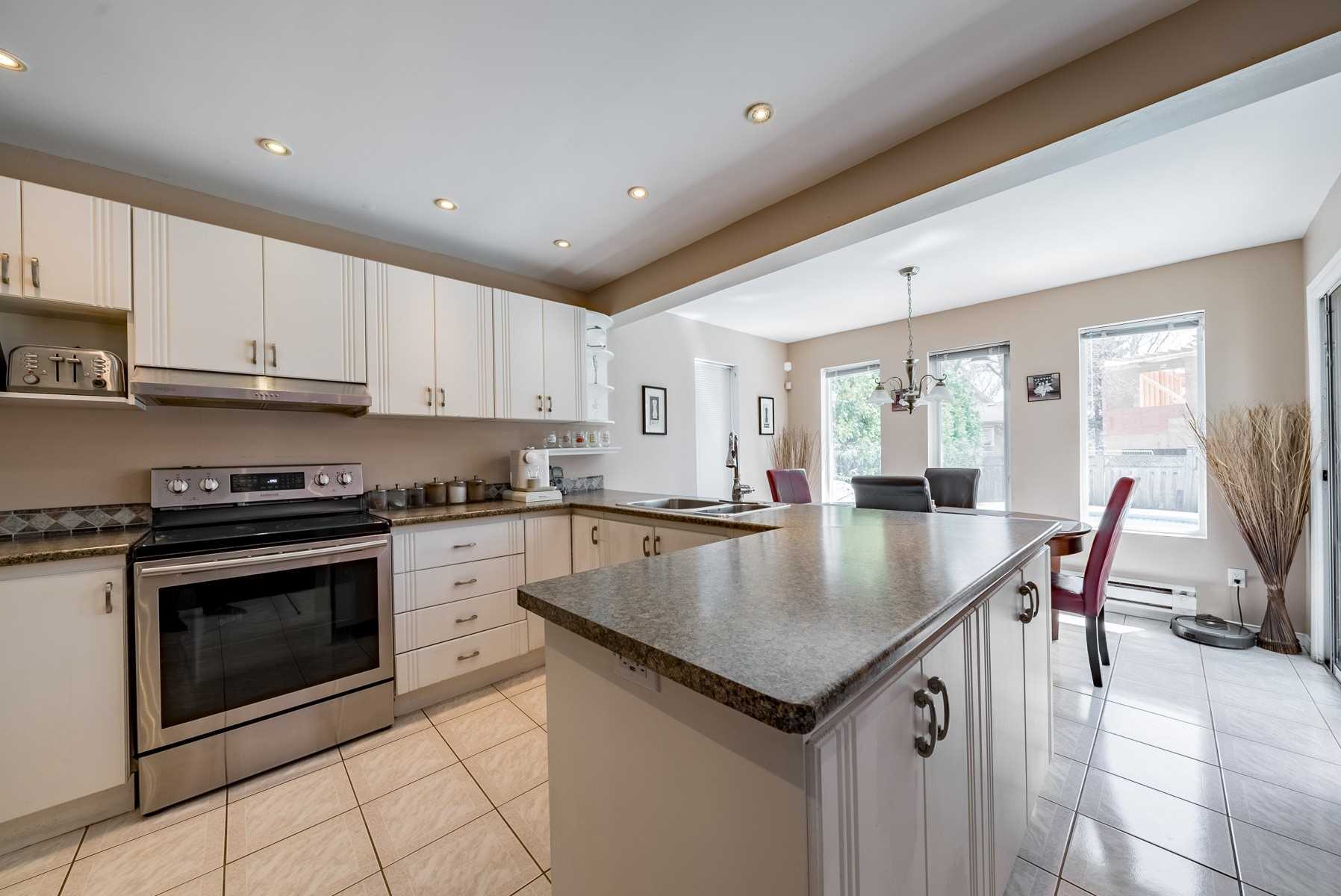 21 Mayvern Cres
