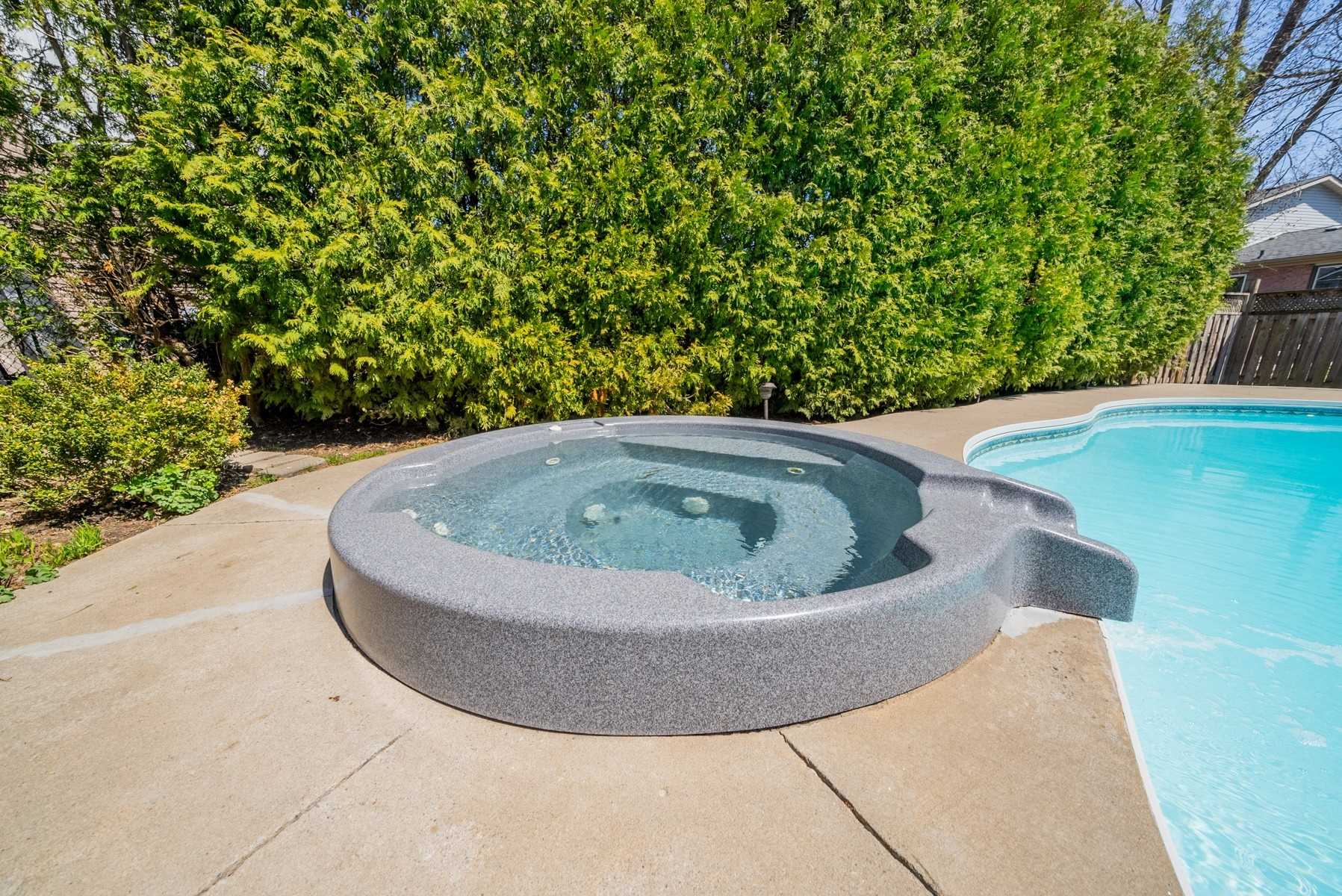 21 Mayvern Cres