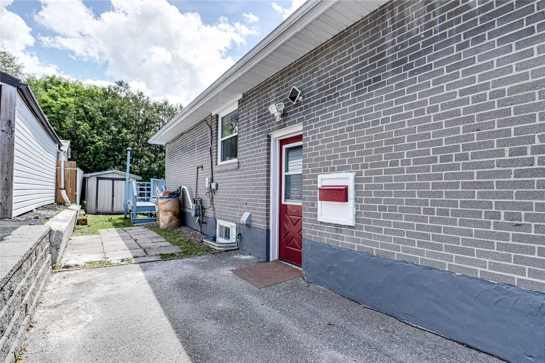 33 Longford Dr
