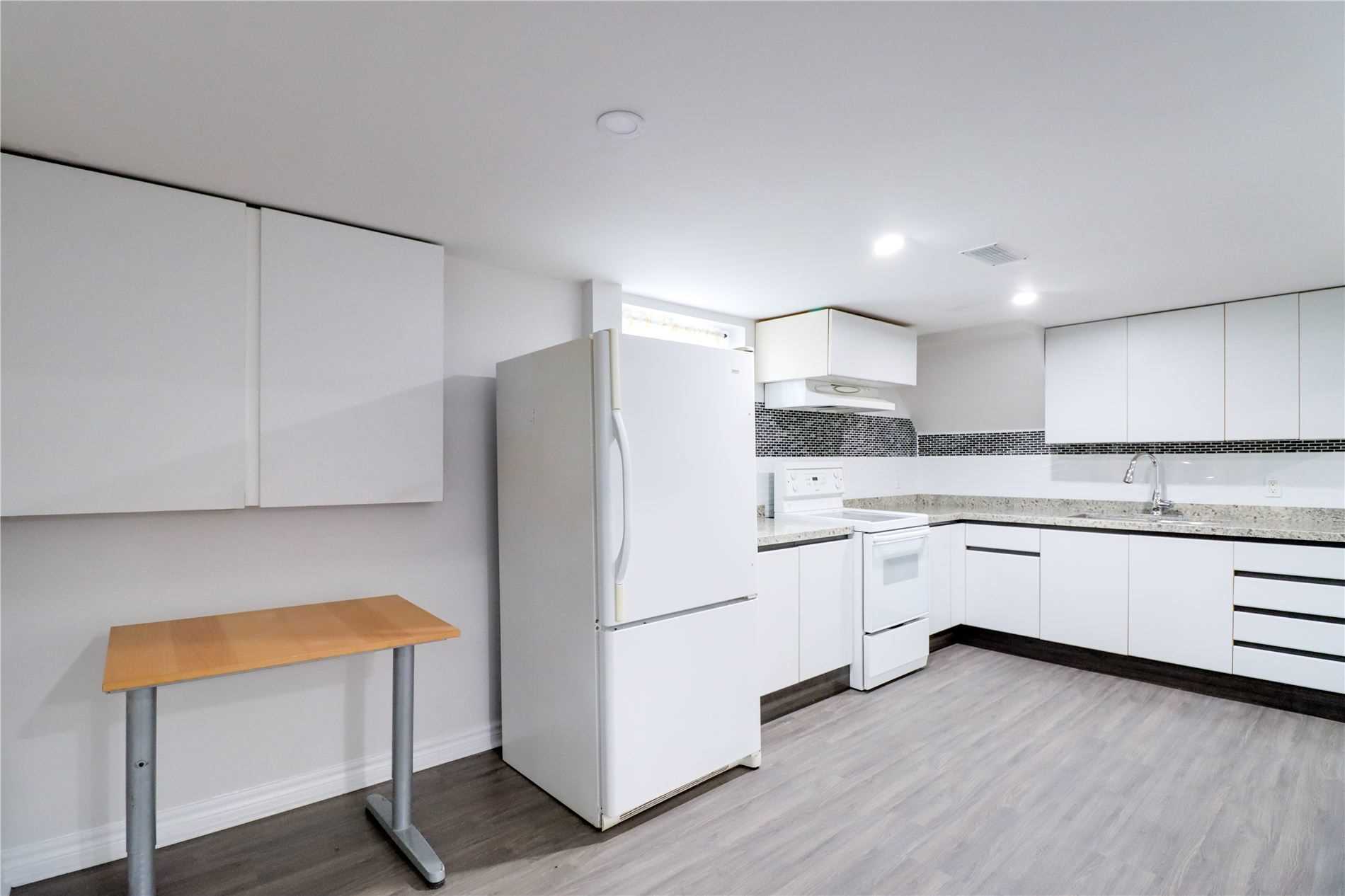 33 Longford Dr