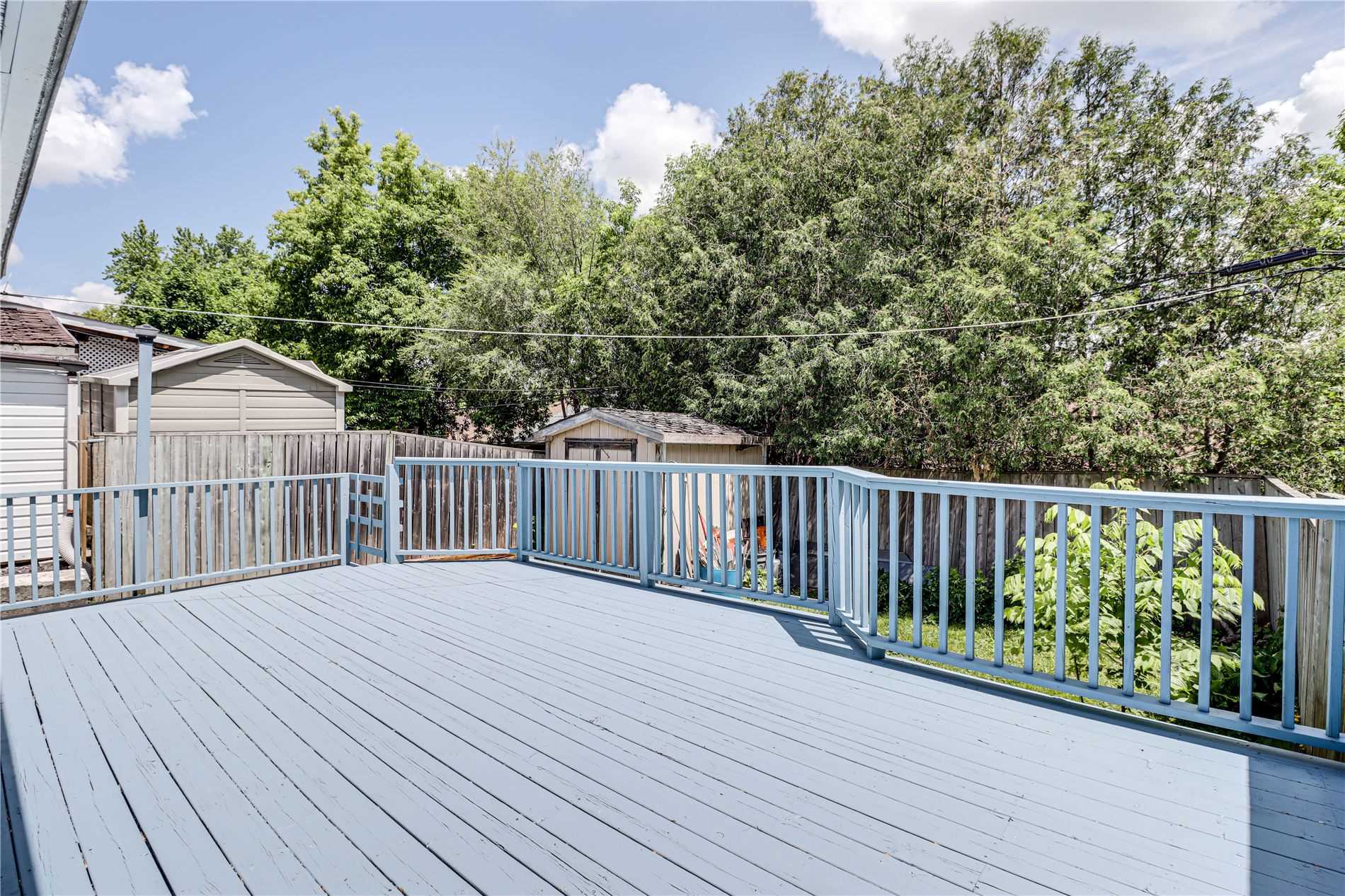 33 Longford Dr