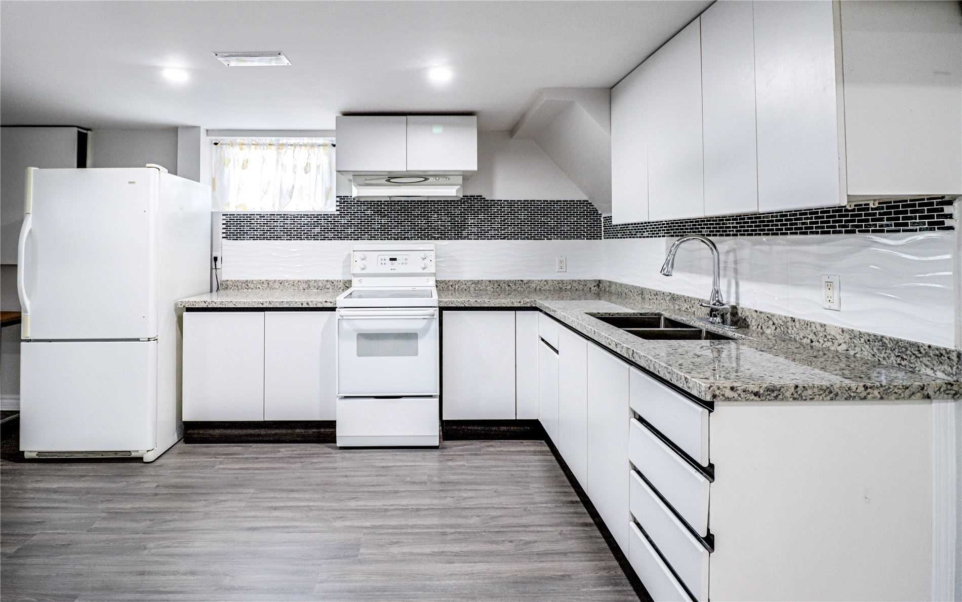 33 Longford Dr