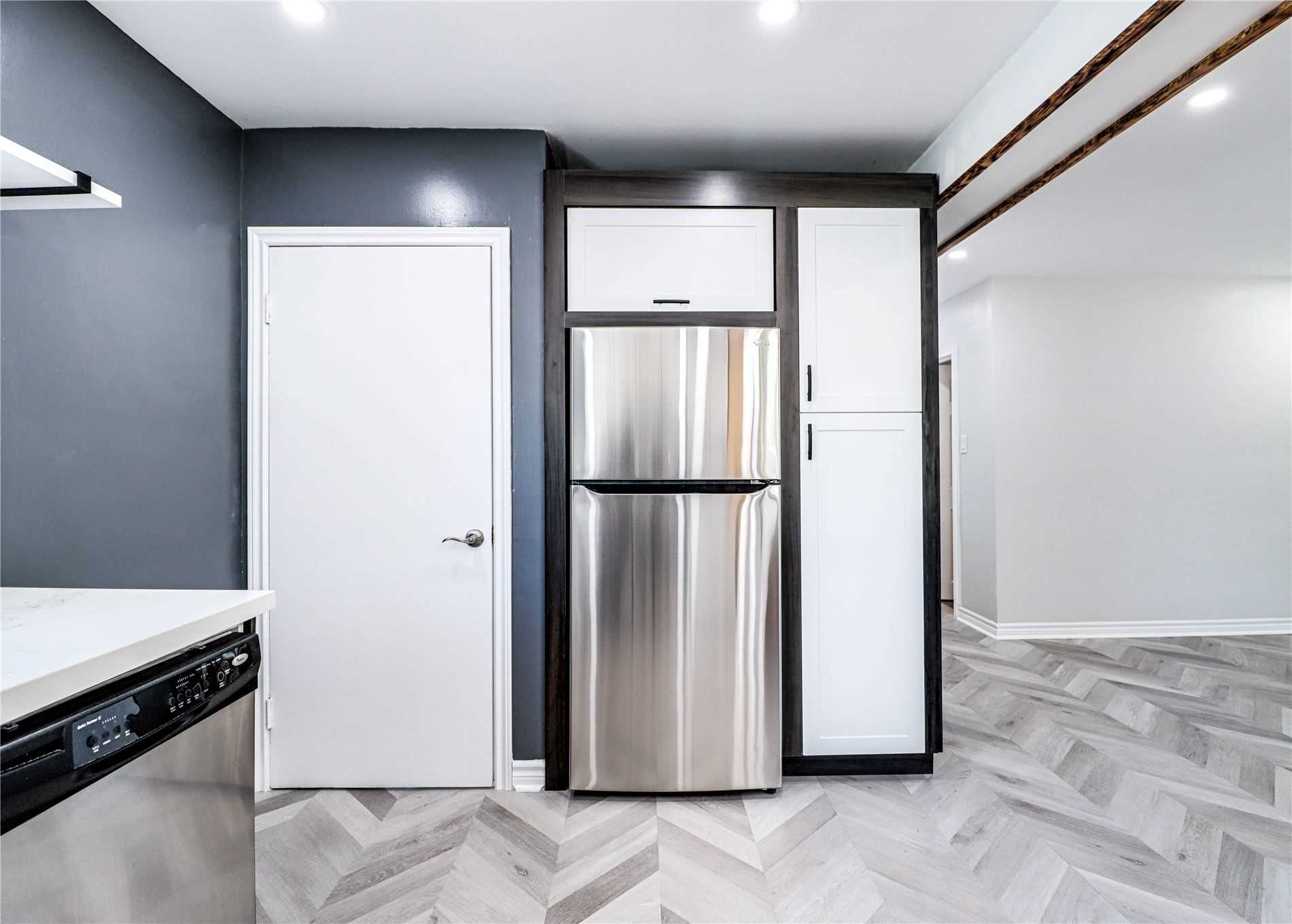 33 Longford Dr