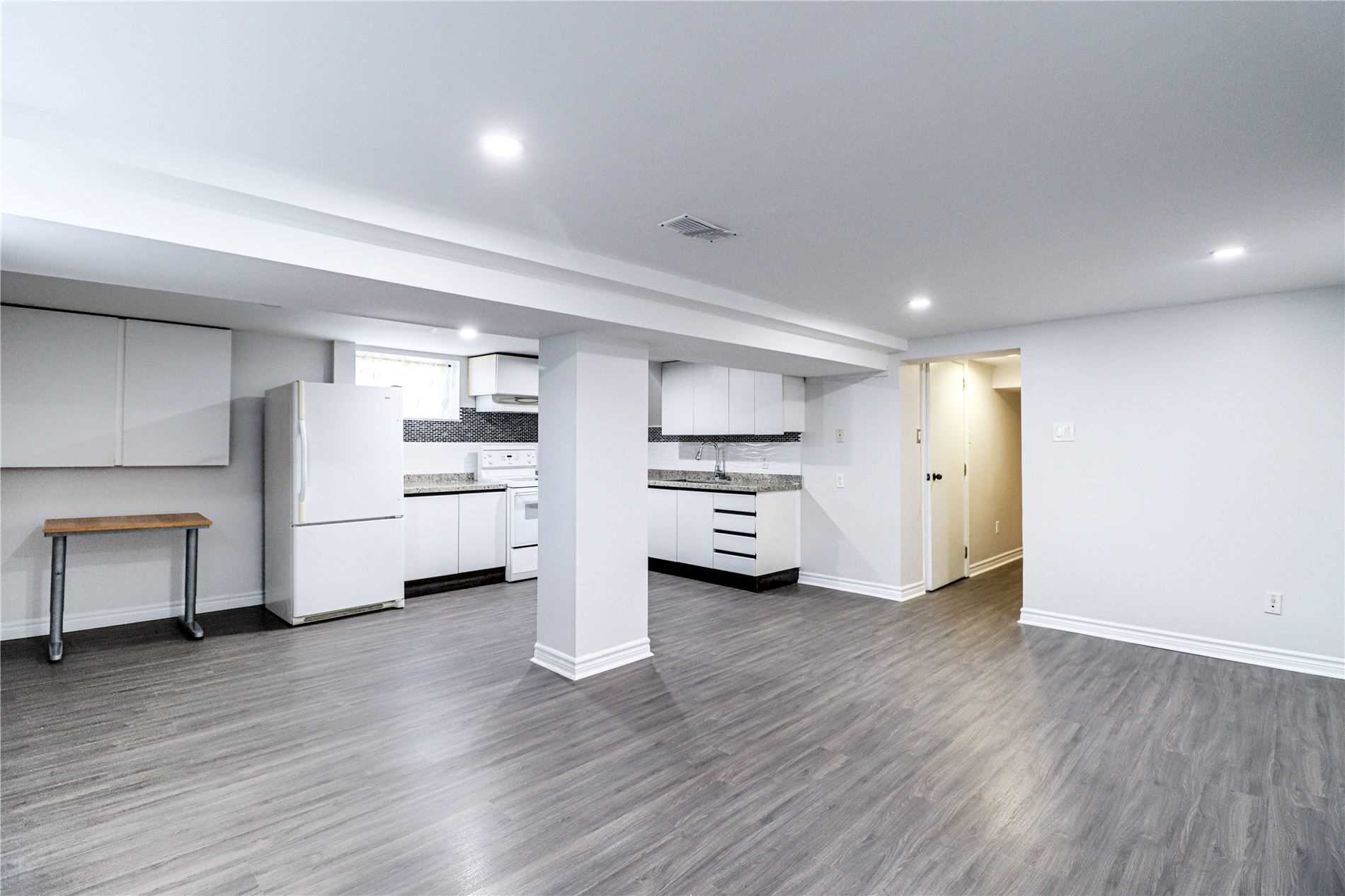 33 Longford Dr