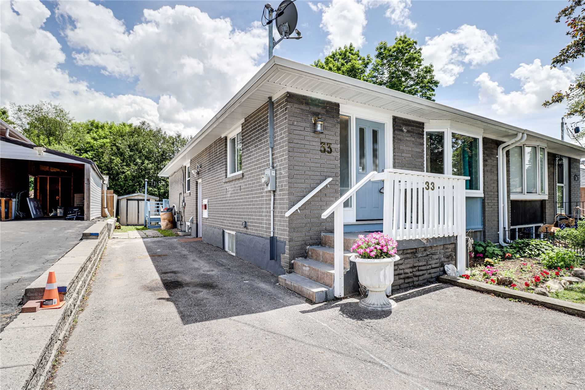 33 Longford Dr