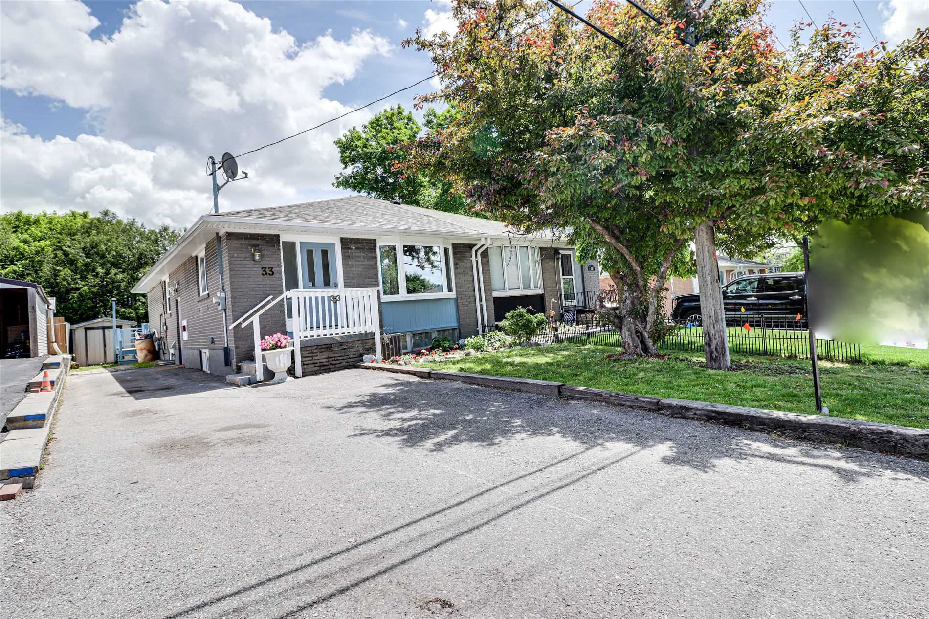 33 Longford Dr