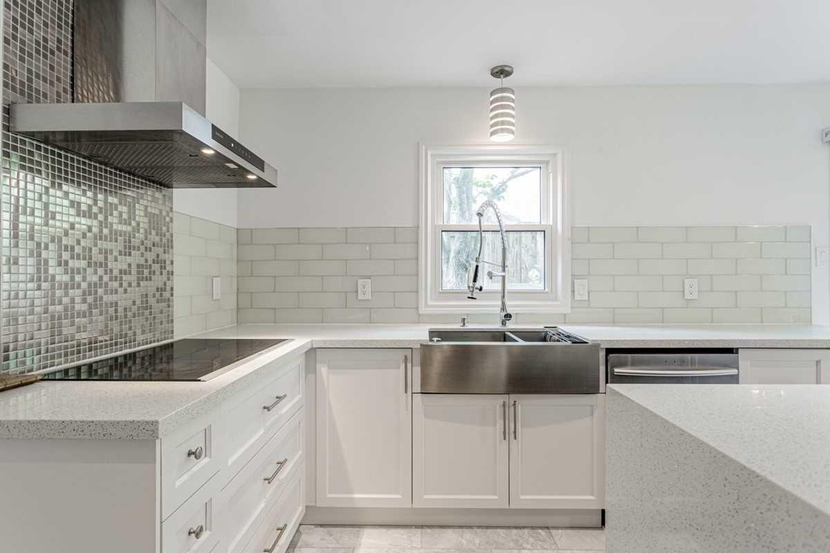 6 Village Squire Lane