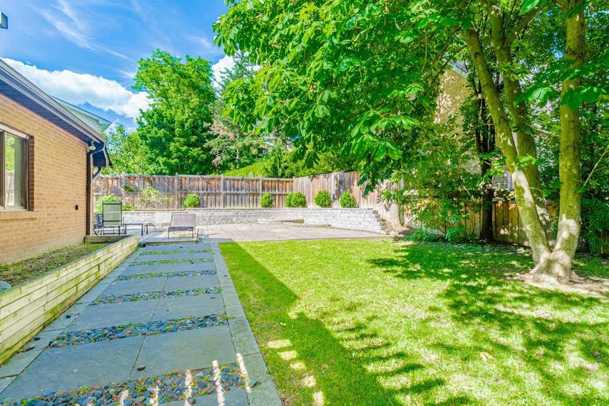 6 Village Squire Lane