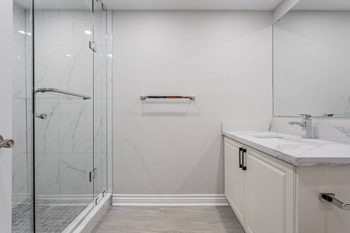 6 Village Squire Lane