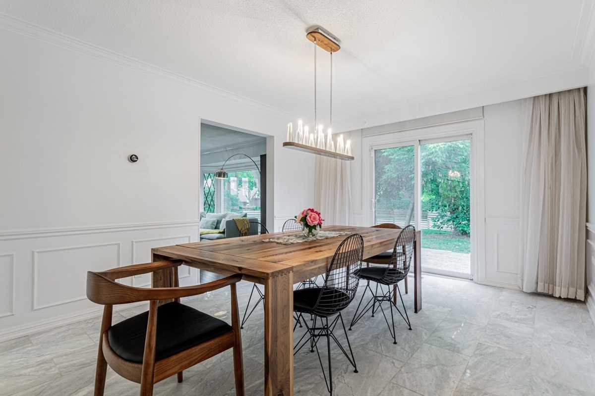6 Village Squire Lane