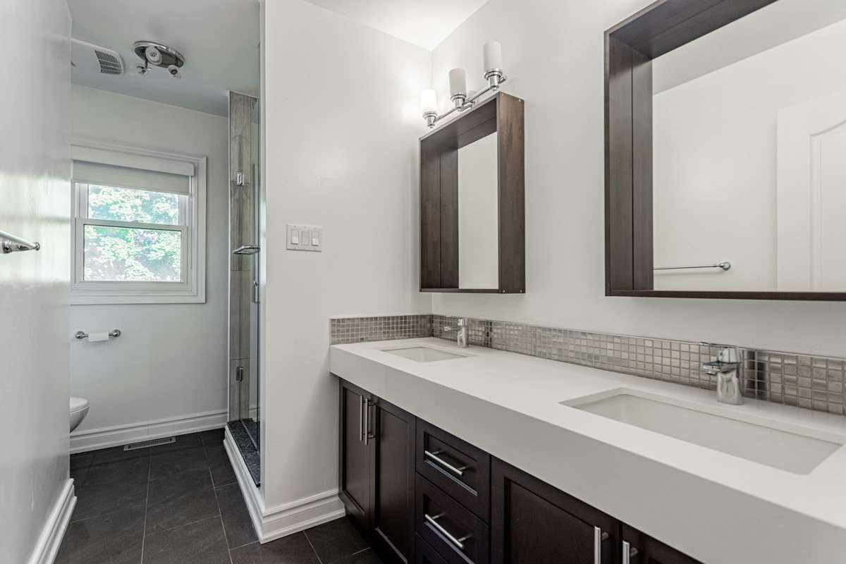 6 Village Squire Lane