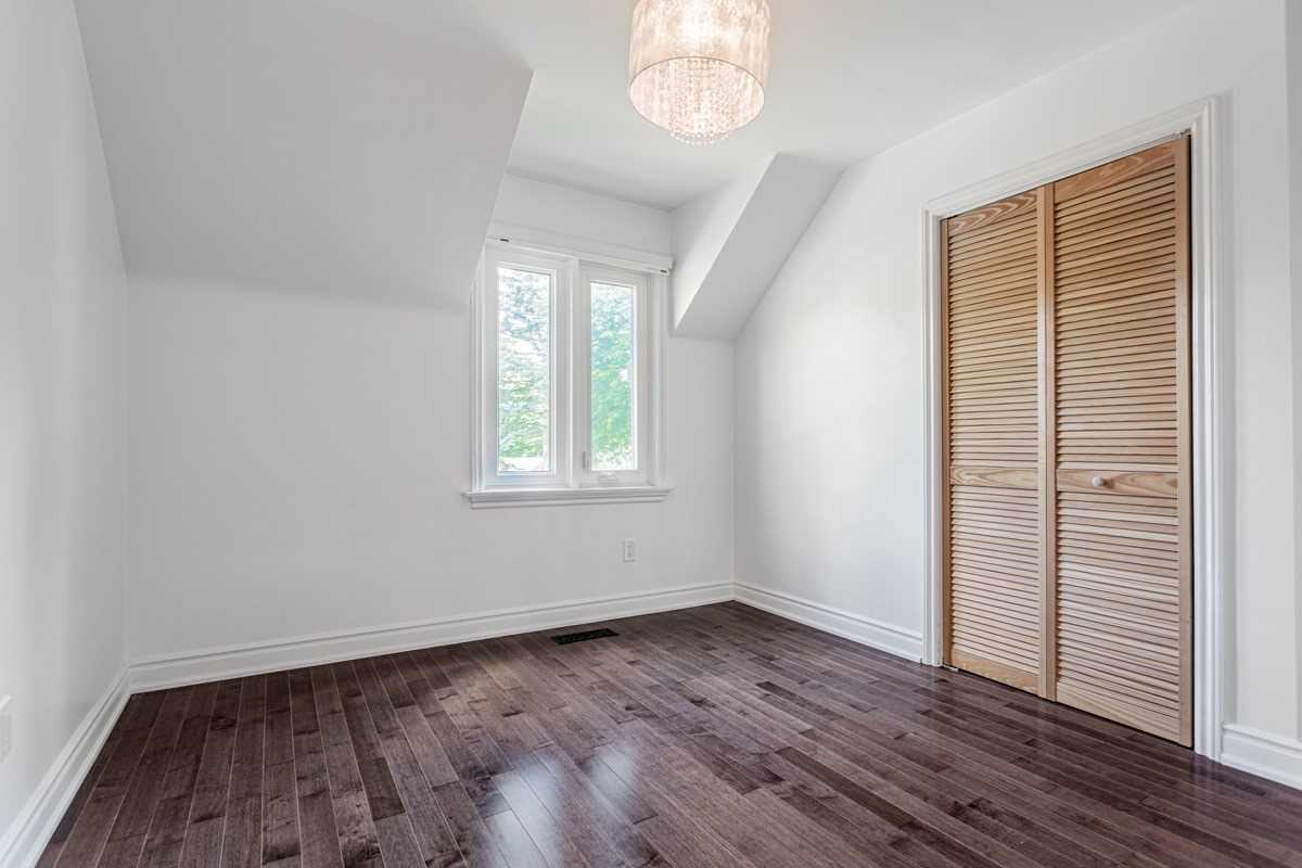 6 Village Squire Lane