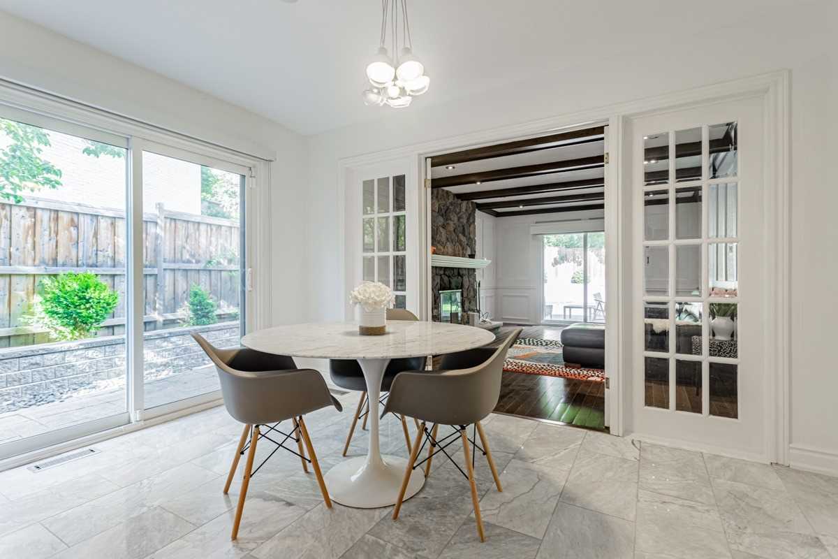 6 Village Squire Lane