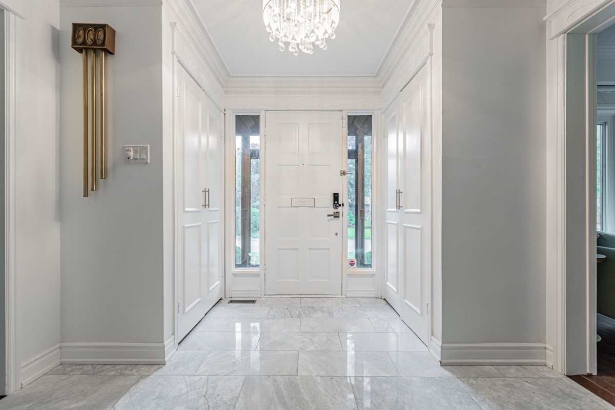 6 Village Squire Lane