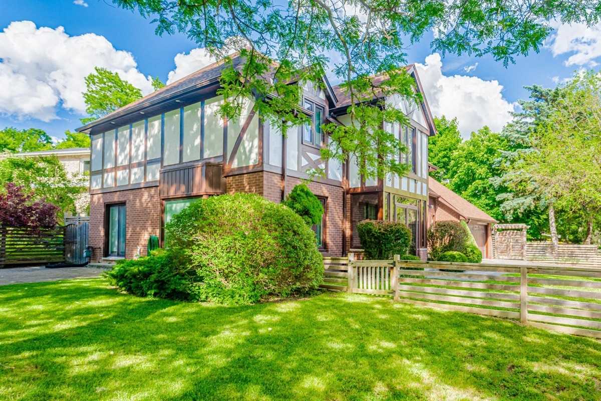 6 Village Squire Lane