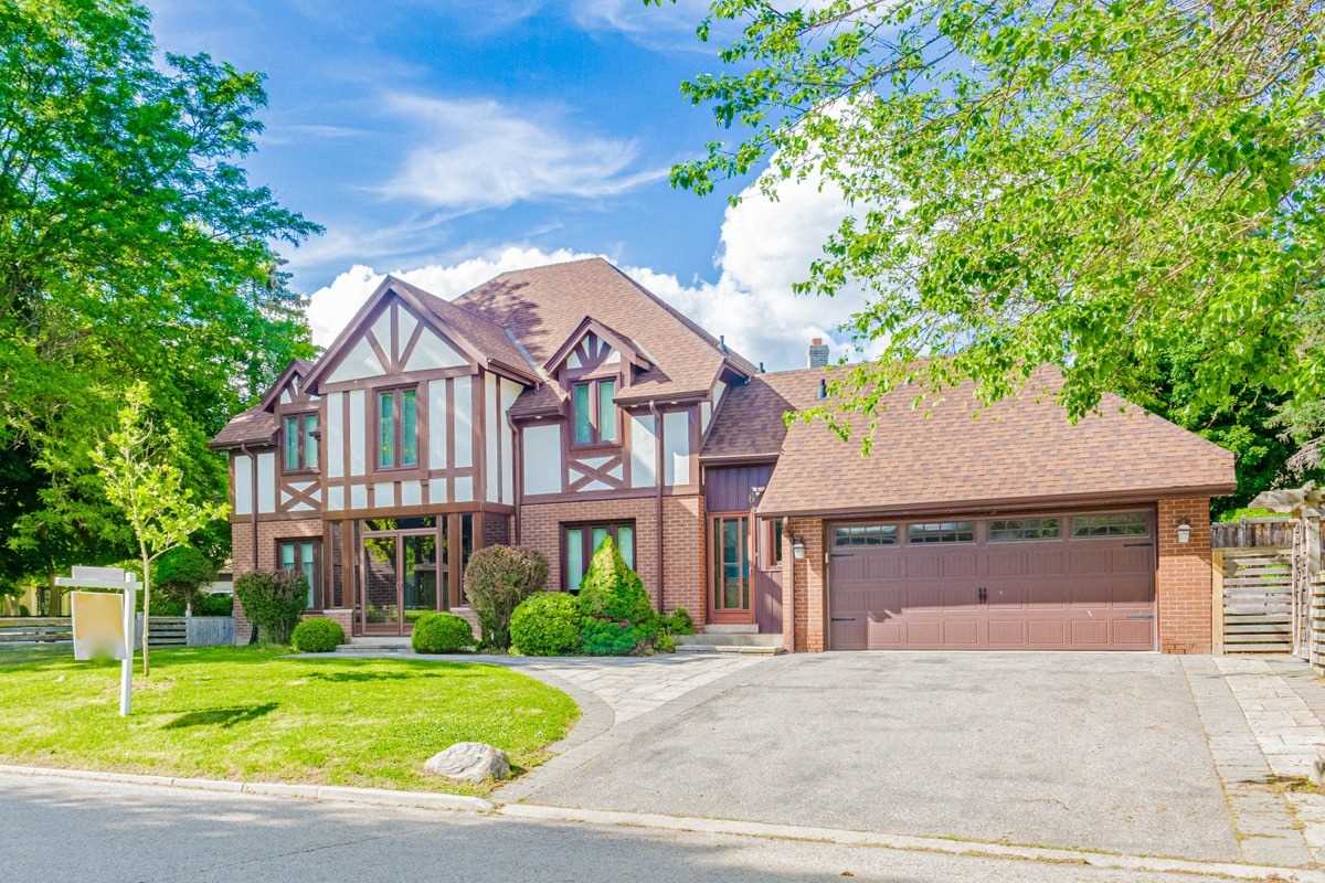 6 Village Squire Lane