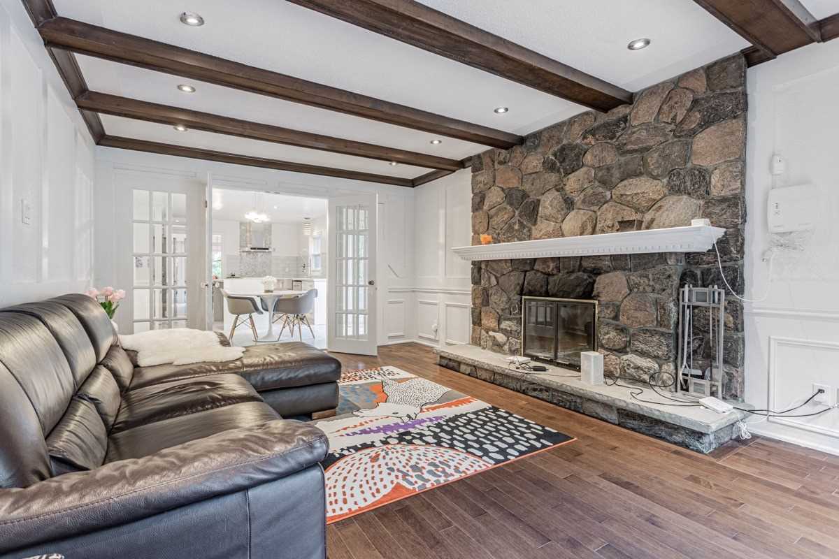 6 Village Squire Lane