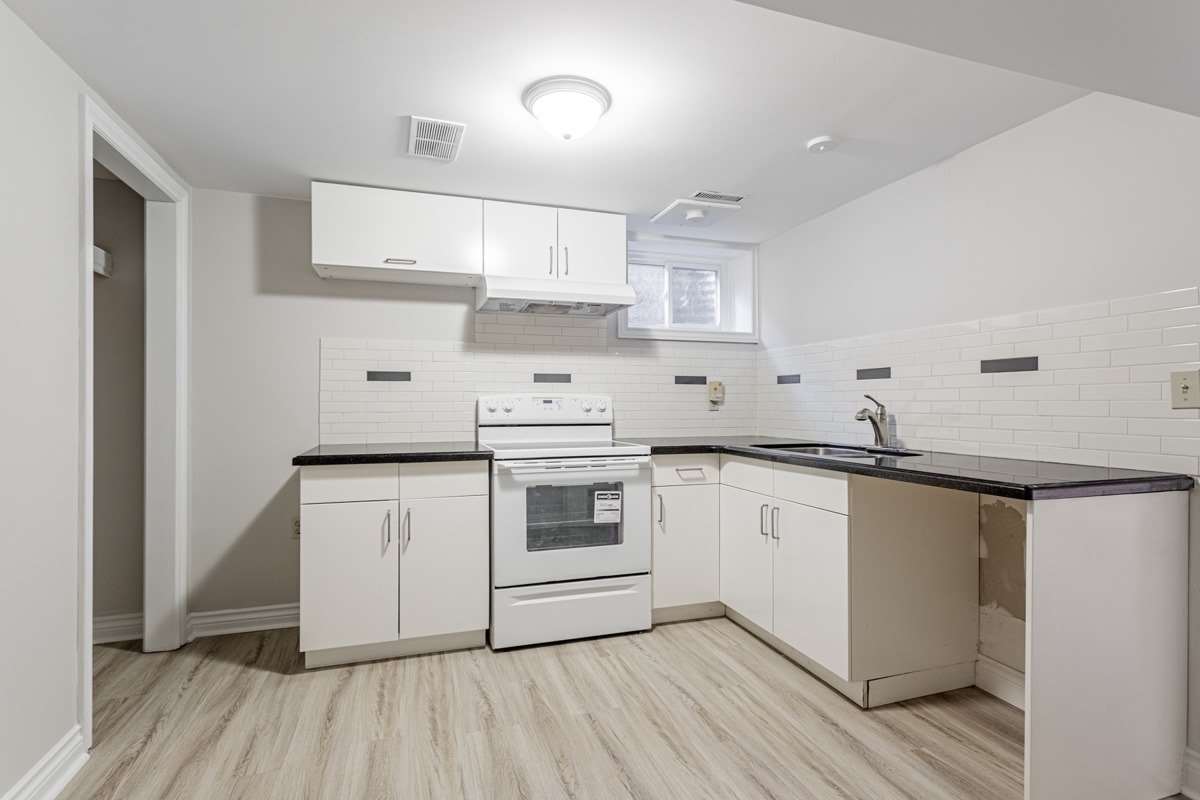 6 Village Squire Lane