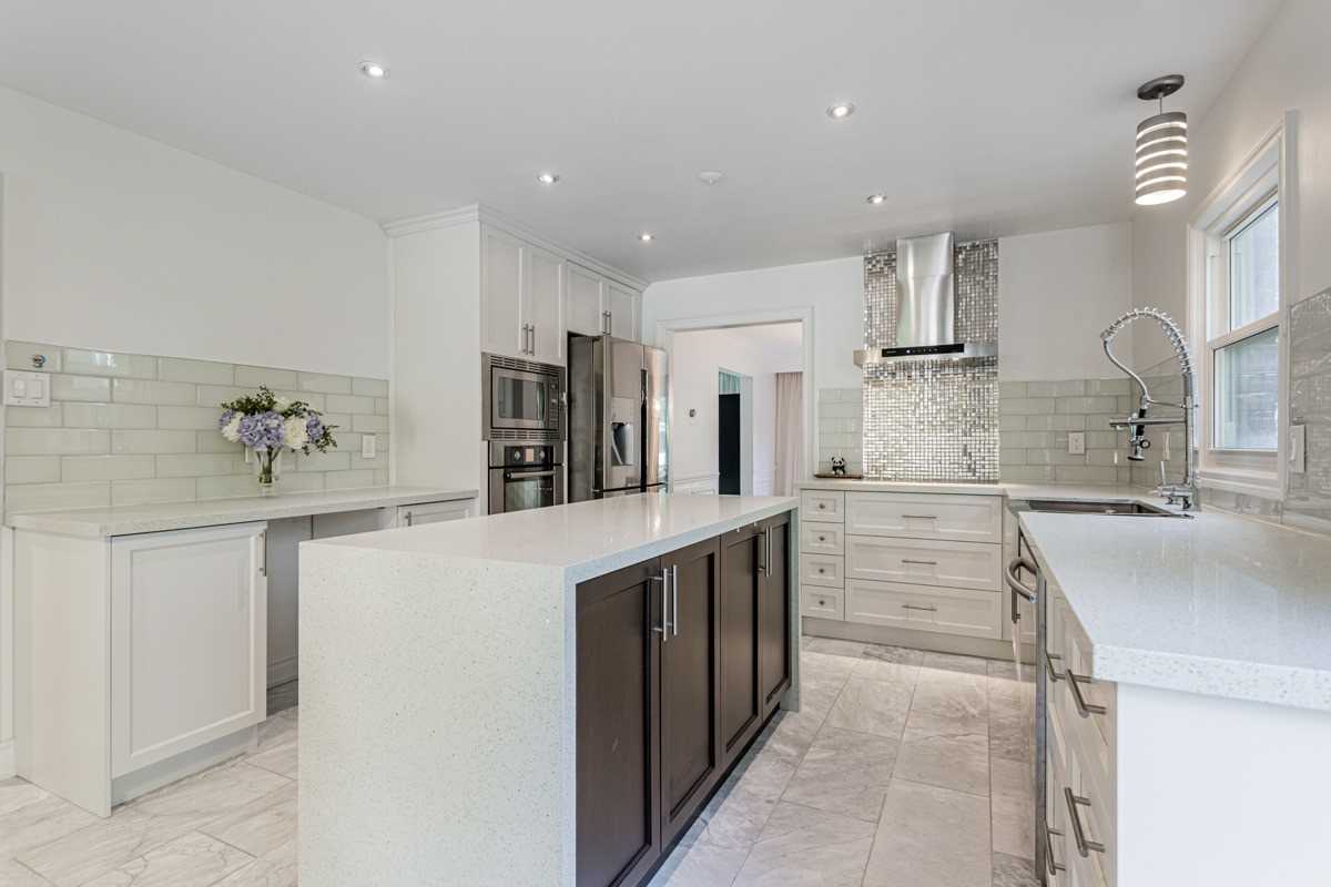 6 Village Squire Lane