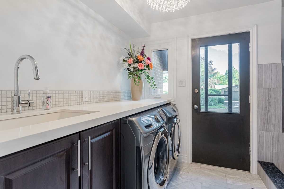 6 Village Squire Lane