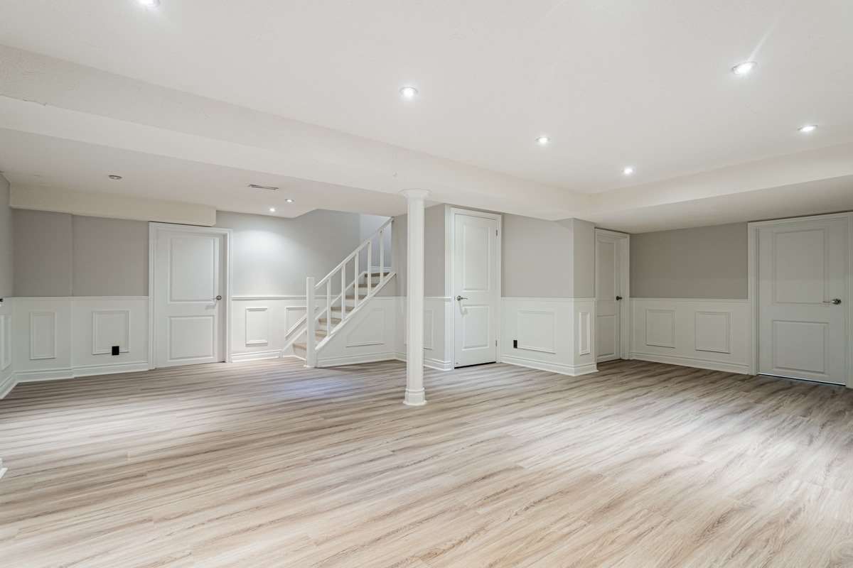 6 Village Squire Lane