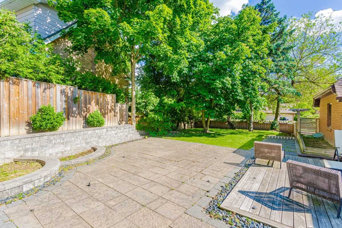 6 Village Squire Lane